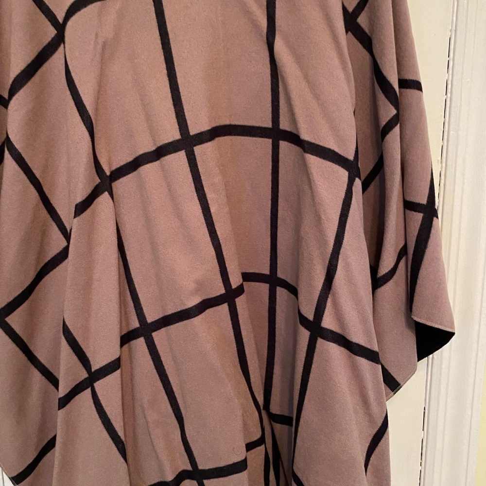 Reversible wrap. - Picture 3 of 5